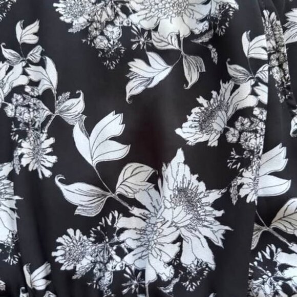 BLACK/WHITE SHORT ROMPER - Picture 5 of 5